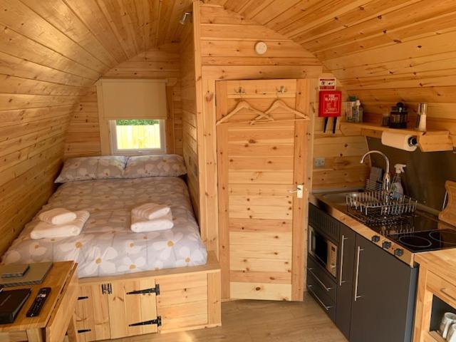 Conifer Cabins Fort William Exterior foto