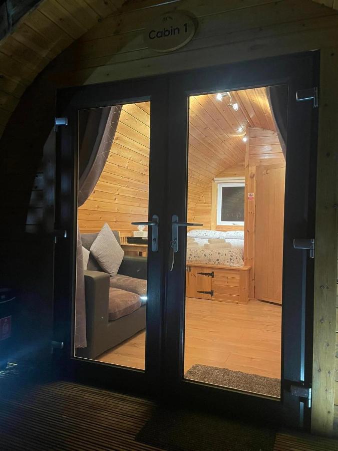 Conifer Cabins Fort William Exterior foto