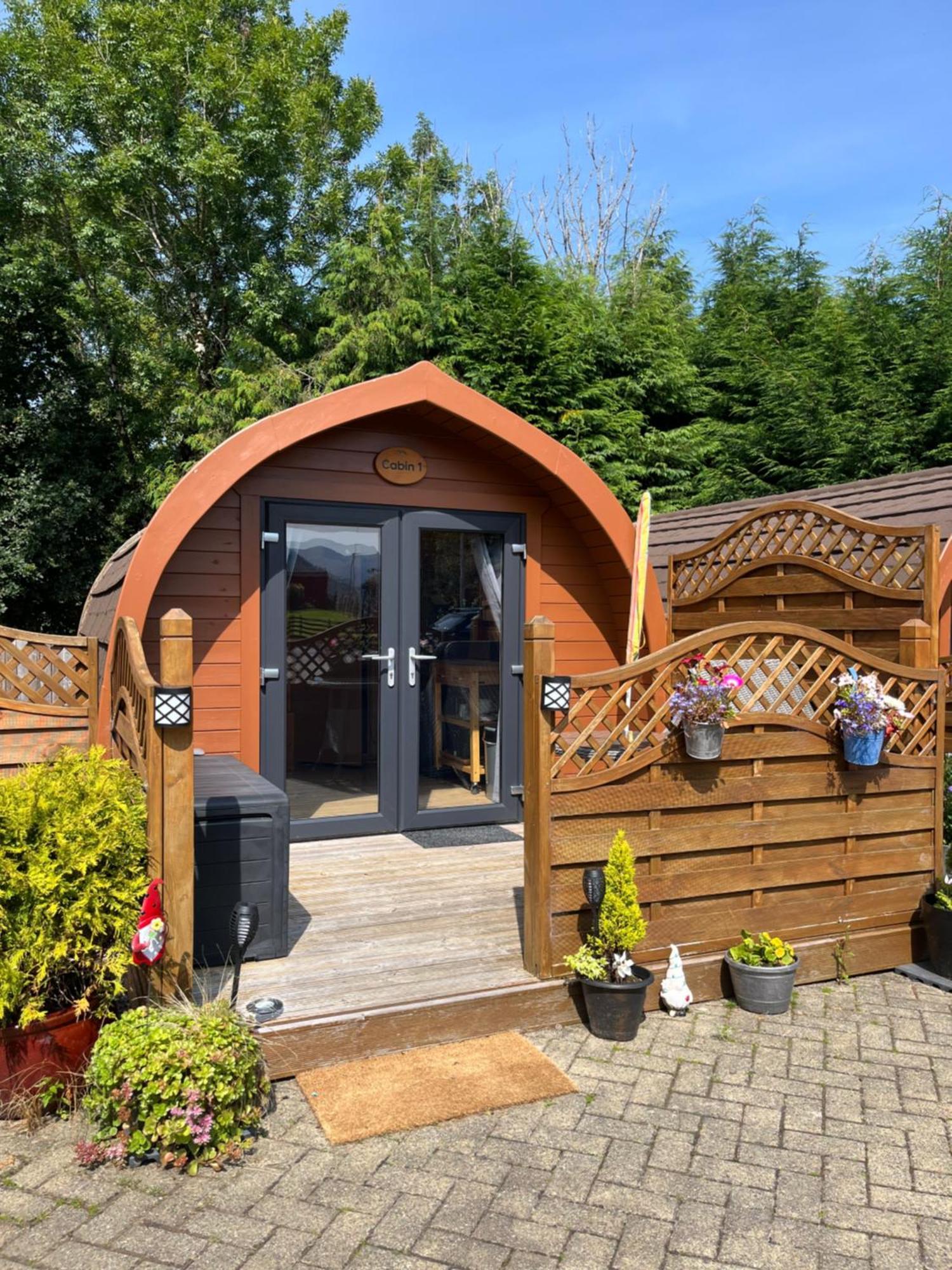 Conifer Cabins Fort William Exterior foto